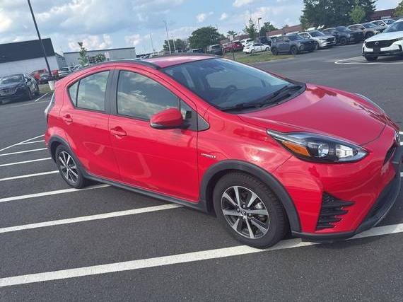 TOYOTA PRIUS C 2018 JTDKDTB32J1604330 image